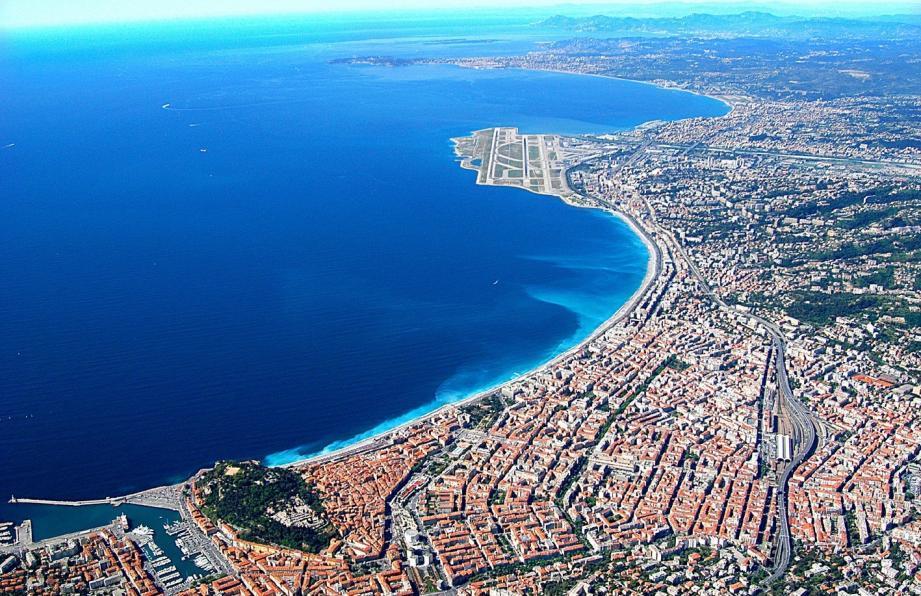 Апартаменты L'Azur Promenade Ницца Экстерьер фото